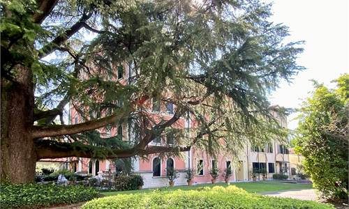 Miniappartamento nel verde a due passi dal centro