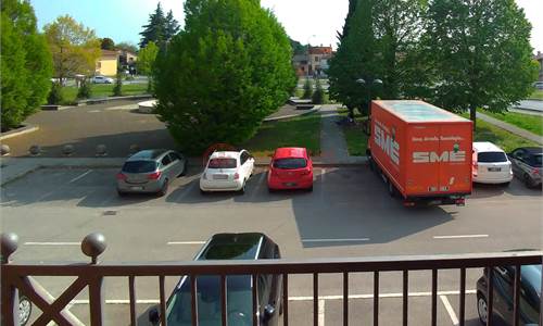 Luminoso bicamere con vista sul verde